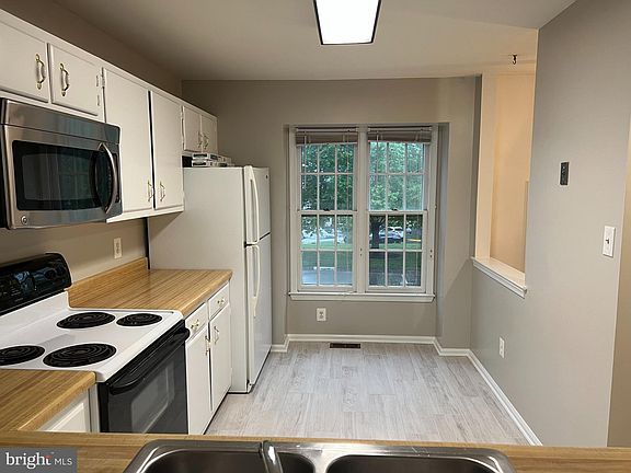 3rd image of 8642 Dellway Ln