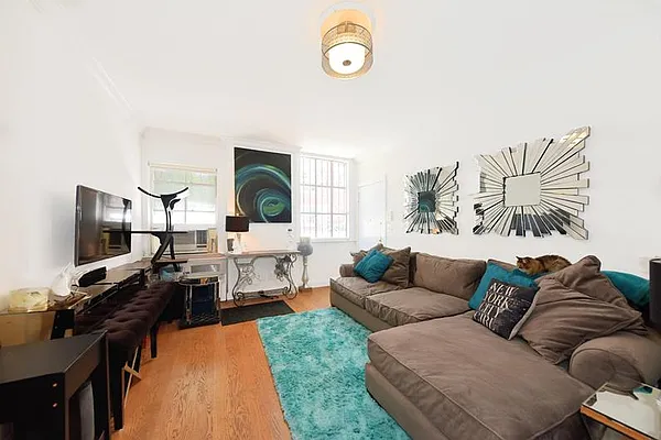 Rented by Buchbinder & Warren | media 4