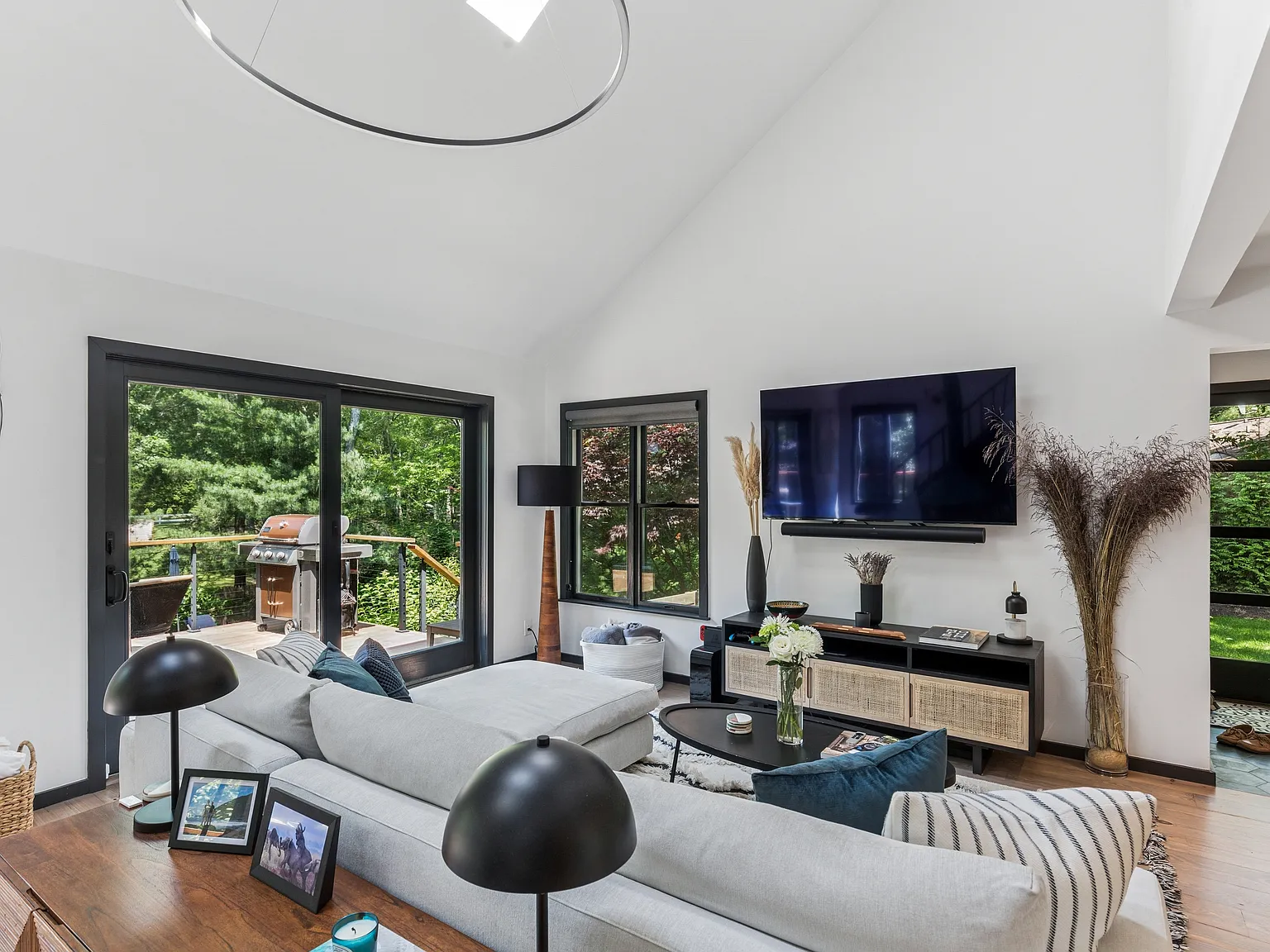 Chic Summer Retreat in the Heart of Springs — Photo 3