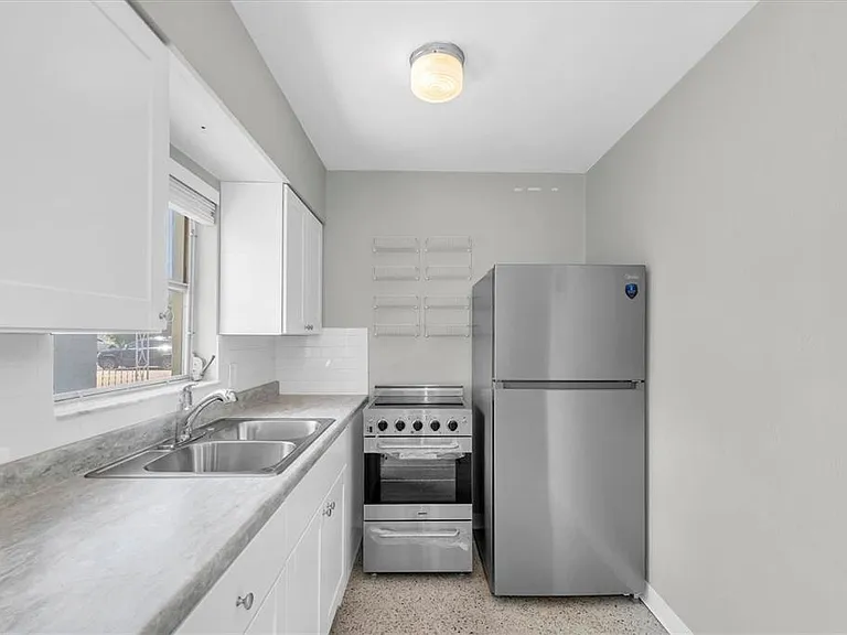 11095 2nd St E #B — Photo 12