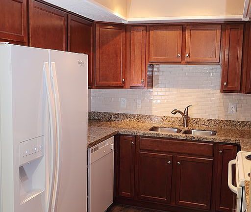 Left side of kitchen