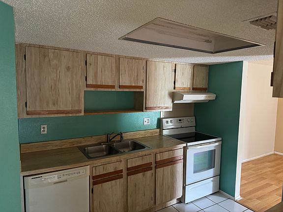 4th image of 127 Camphor Cir