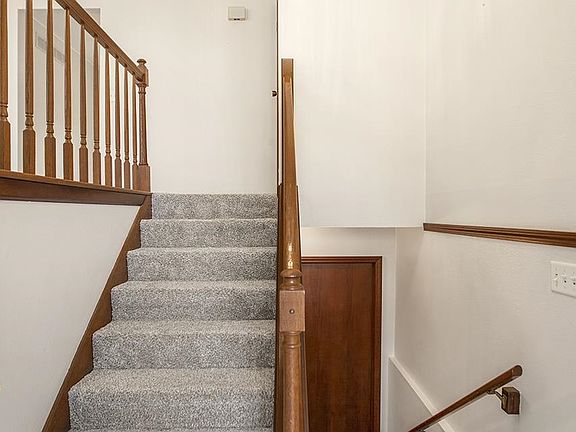 4th image of 18374 Northrop Dr