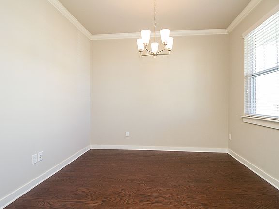 4th image of 4933 Kingdom Dr