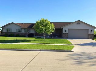 4333 Country Ln, Manitowoc, WI 54220