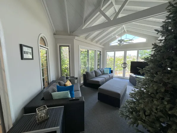 157 Park Pl W, Winnipeg, MB R3P 2C8