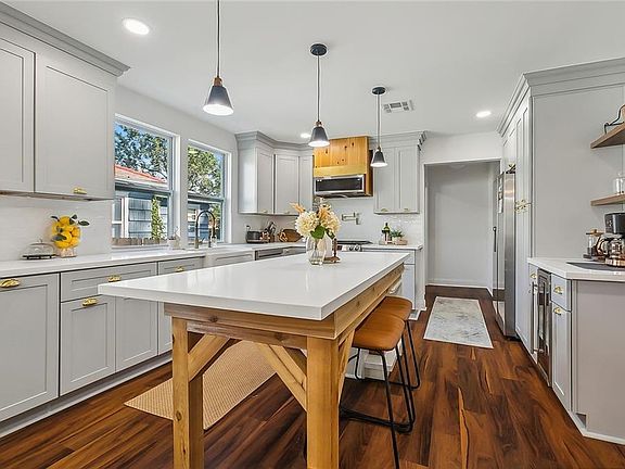 5th image of 3222 47th St