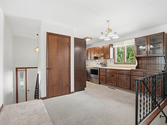 4th image of 909 W Delaware St