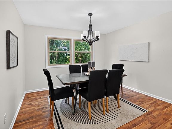 5th image of 2658 Oak Crest Cir