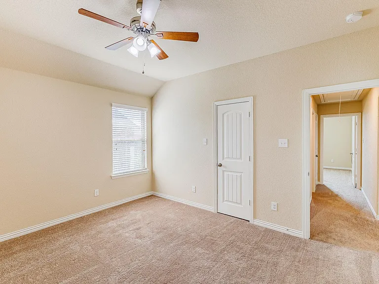 4713 Lake Cove Way — Photo 32