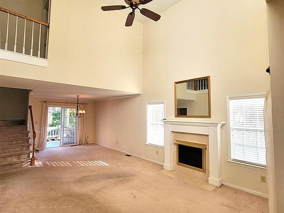 4th image of 1009 Hunley Hill Ct