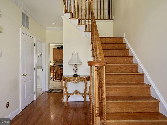 5th image of 48 Steeplechase Blvd