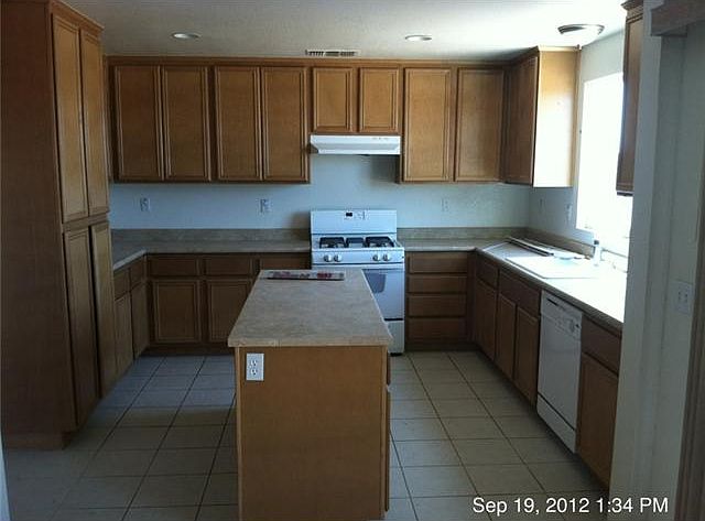 2nd image of 1561 Rodeo Dr