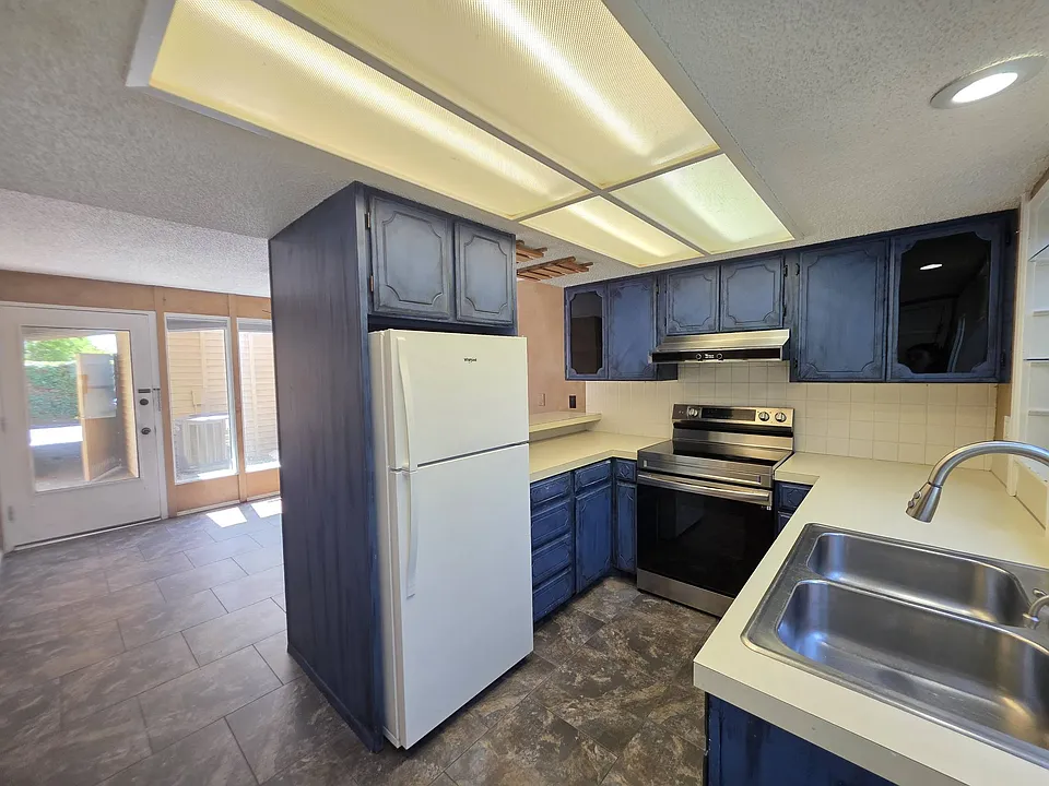1623 Mowry Sq #1