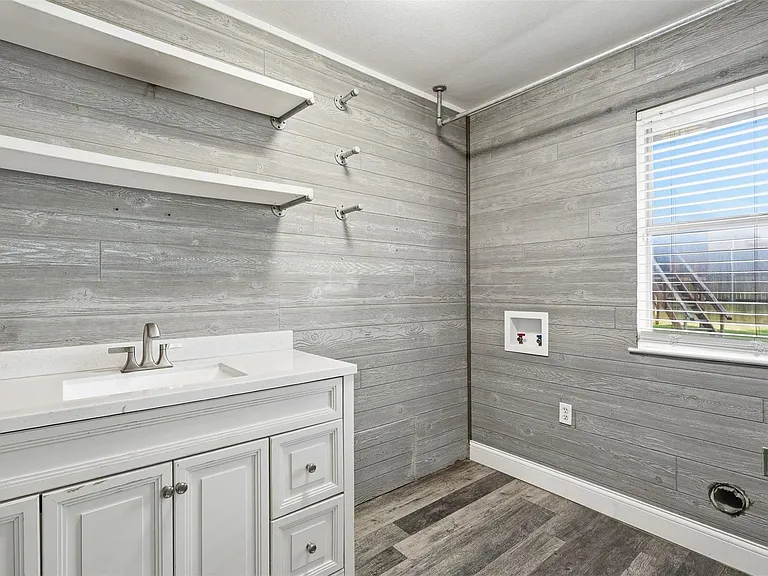 410 Roundabout Dr — Photo 24