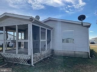 3rd image of 8615 Garden Ln