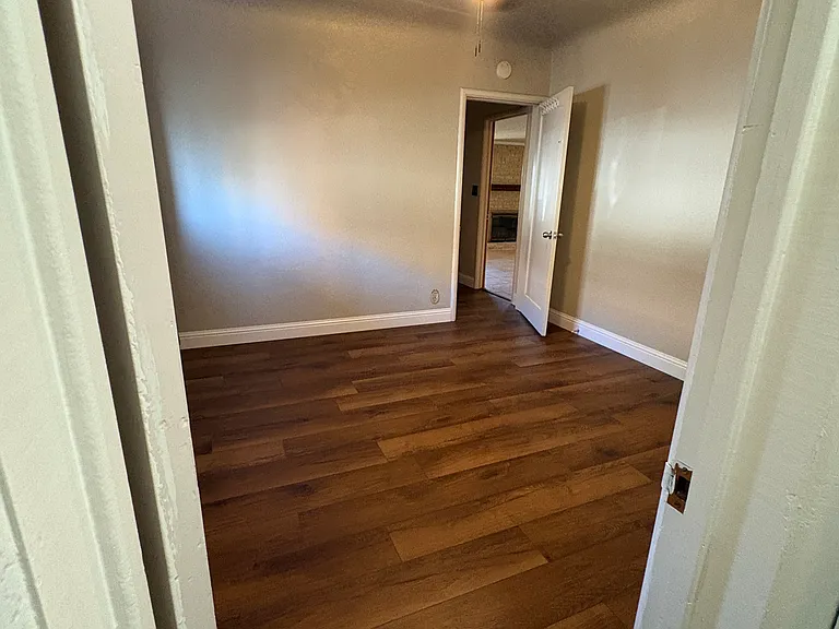 402 W Neville St — Photo 6