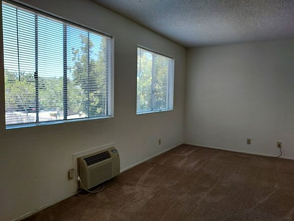 3rd image of 12349 Lakeshore Dr APT 5