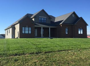 5470 Brook Hill Dr, Slatington, PA 18080