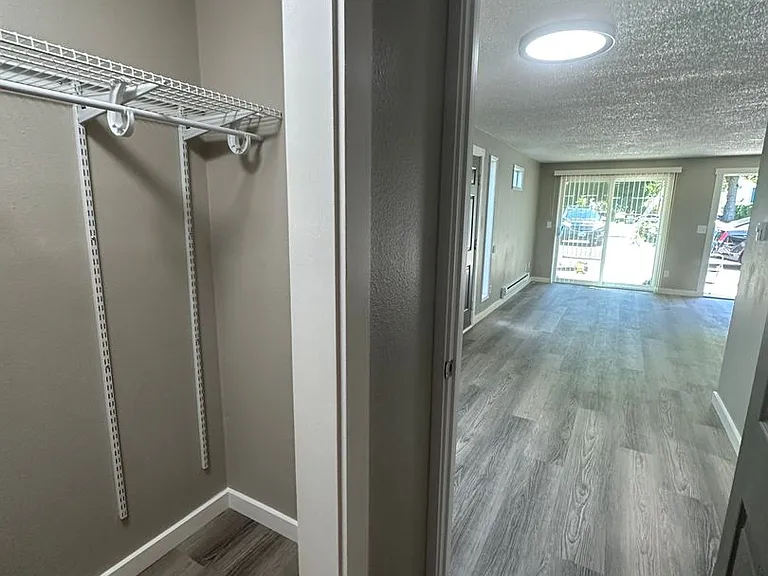 519 Burnett Ave S #1 — Photo 9