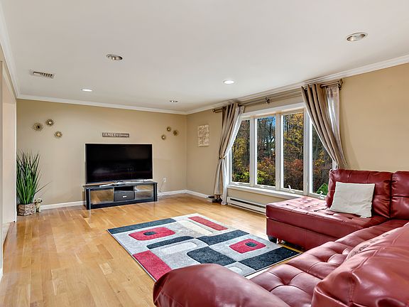 2nd image of 25 Clifton Ct