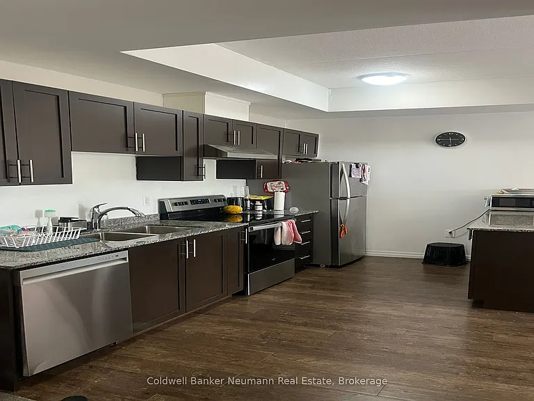 35 Kingsbury Sq #217 — Photo 6