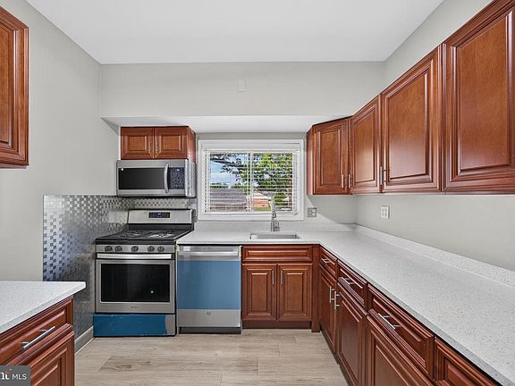 4th image of 7419 Kalton Ct