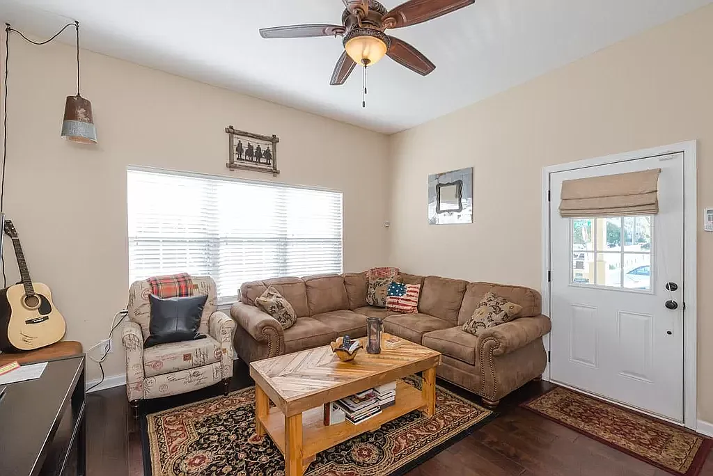 3 bed, 1200 sqft, $3,000 — Photo 3