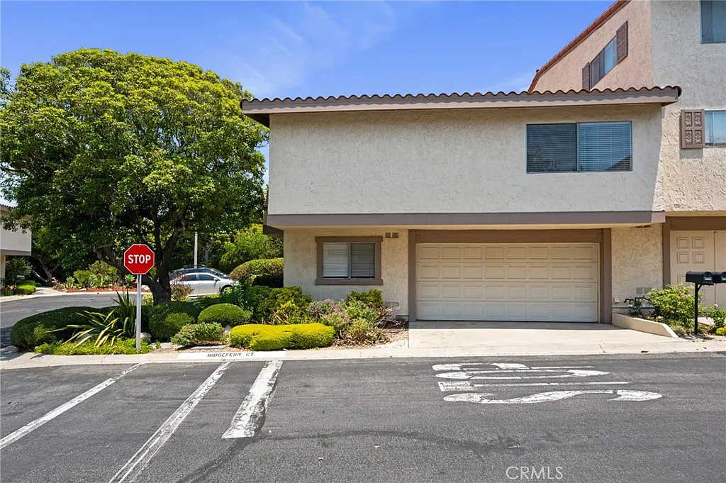 3 bed, 1745 sqft, $4,850 — Photo 1