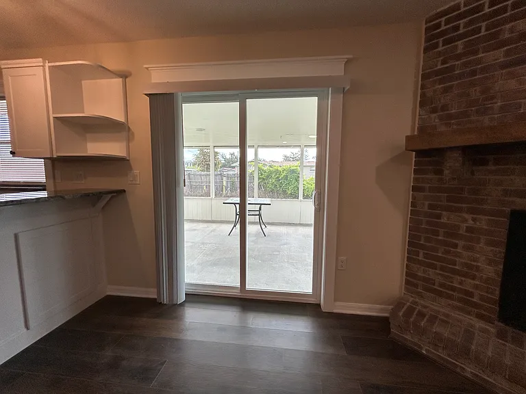 1232 E Honeytree Ln — Photo 5
