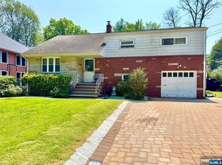 32 Van Arsdale Pl, Teaneck, NJ 07666