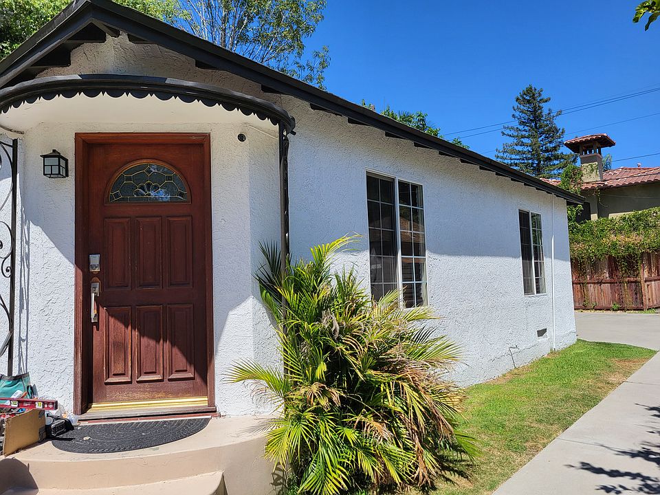 Duplex:
4254-Front House $3,500, 1 parking 
4250-Back House $3,500, 1 parking
Guest House behind Back house-no parking