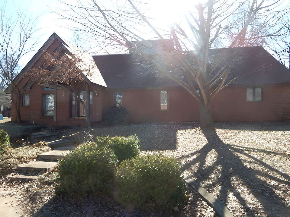1st image of 211 Belle Meade Pl