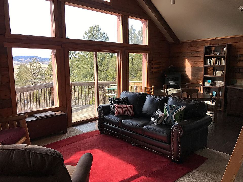 Guest cabin living