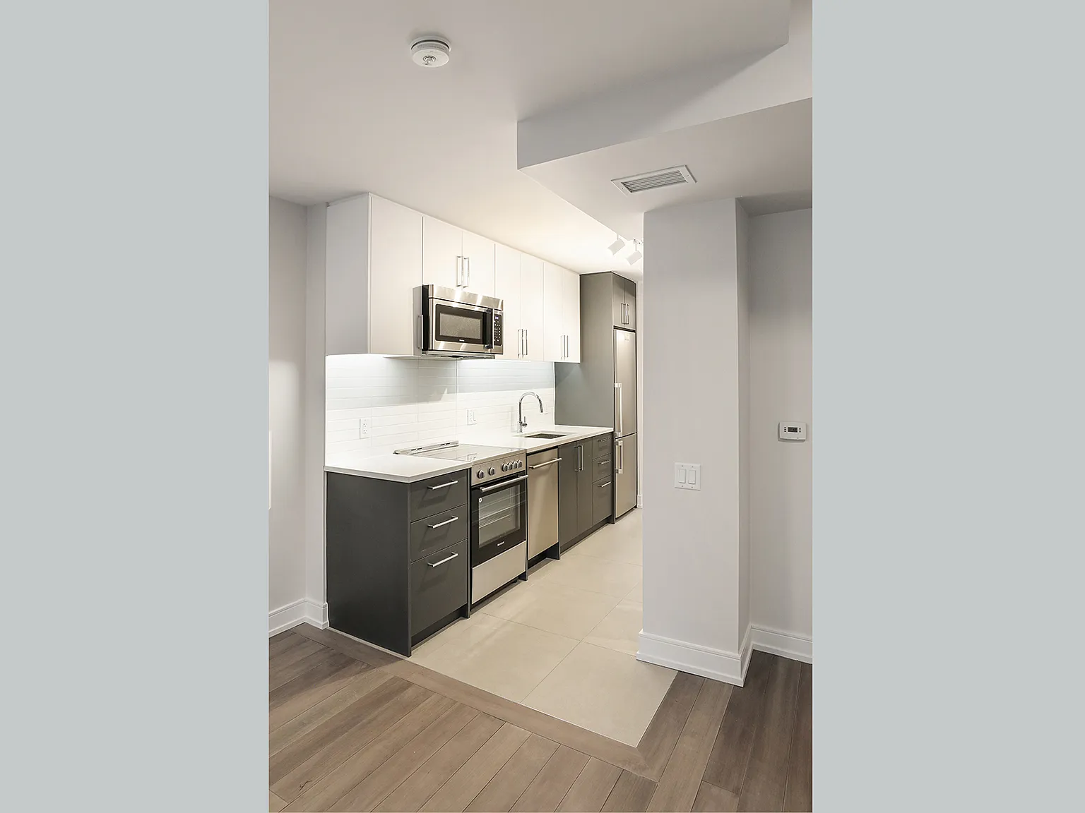 2525 Bathurst St — Photo 3