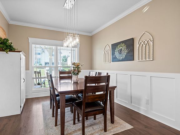 4th image of 325 Piedmont Pl