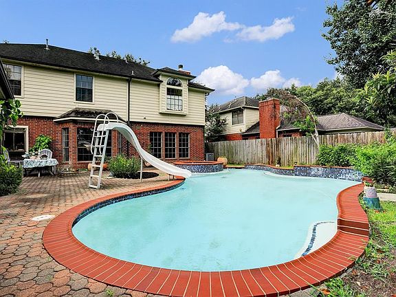 RELAX IN YOUR OWN PRIVATE POOL AND SPA!