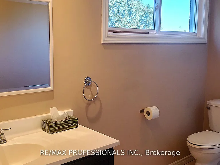 2545 Addingham Cres — Photo 22