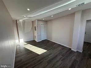 2537 E Auburn St — Photo 3