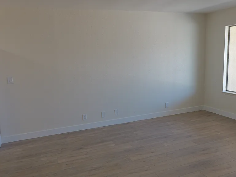 20997 Pine Ridge Ave #2 — Photo 6