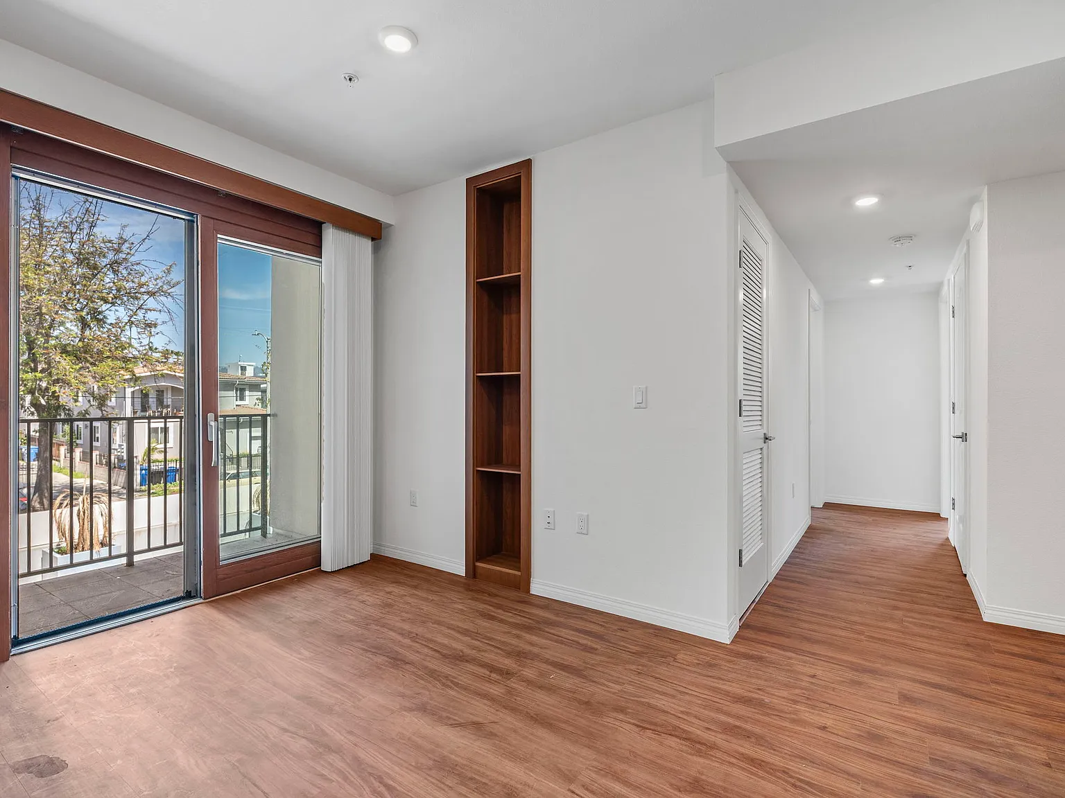 3 bed, 1400 sqft, $4,100 — Photo 4