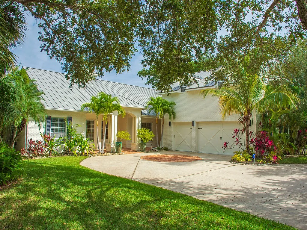 4 bed, 5001 sqft, $25,000 — Photo 4