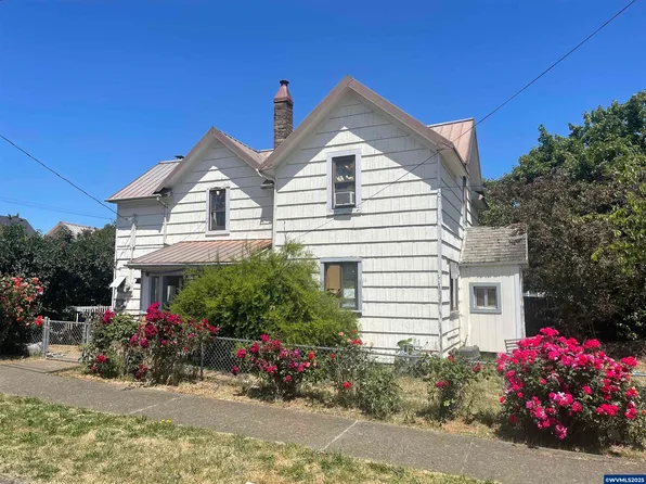 112 NE 1st St, Willamina, OR 97396