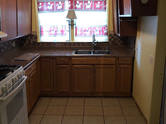 3rd image of 3292 Murphy St