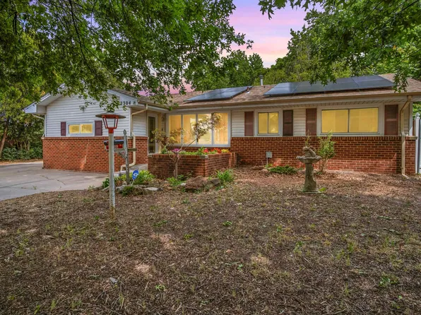 2304 E Glen Oaks Dr, Wichita, KS 67216