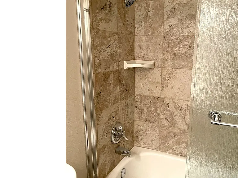 19684 SW 68th Ave — Photo 3