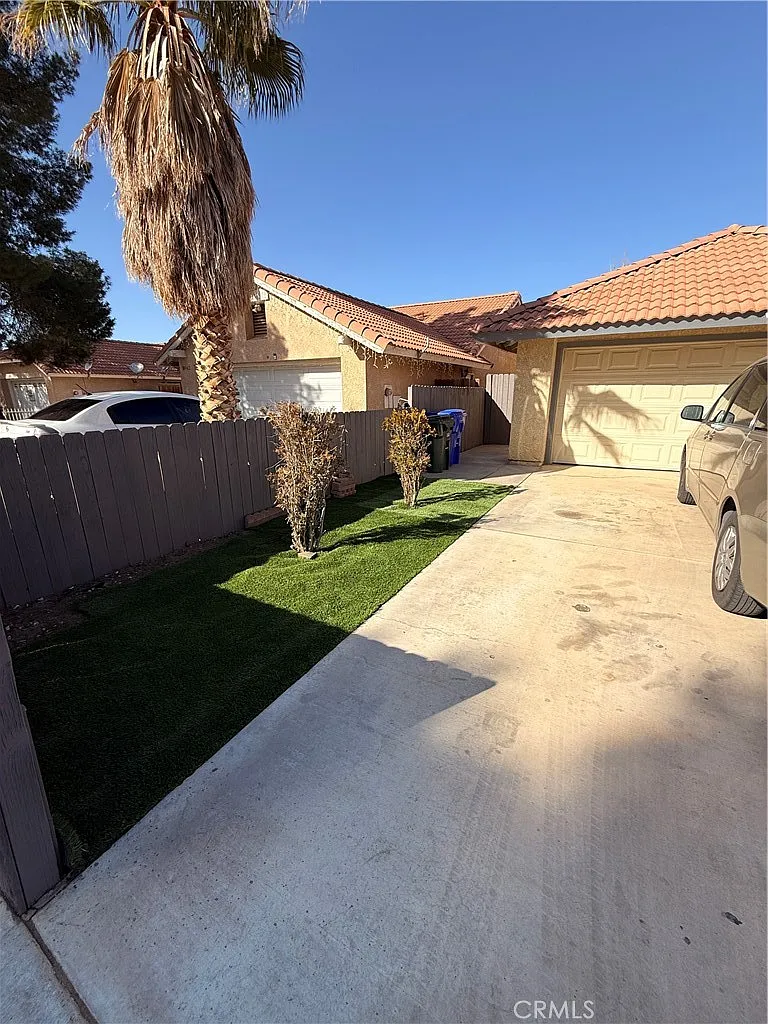 3 bed, 1447 sqft, $2,397 — Photo 2