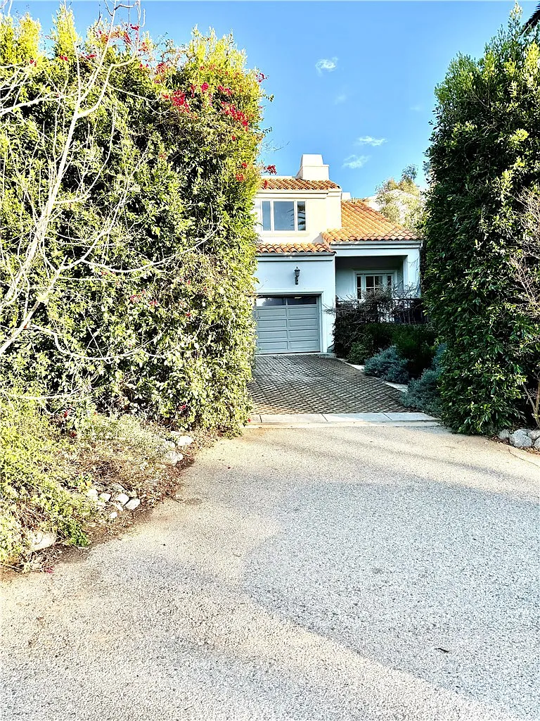 2 bed, 2.5 bath, 1891 sqft, $12,000 — Photo 1