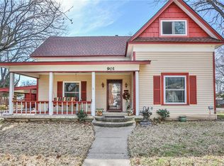901 N Sherman St, Ennis, TX 75119