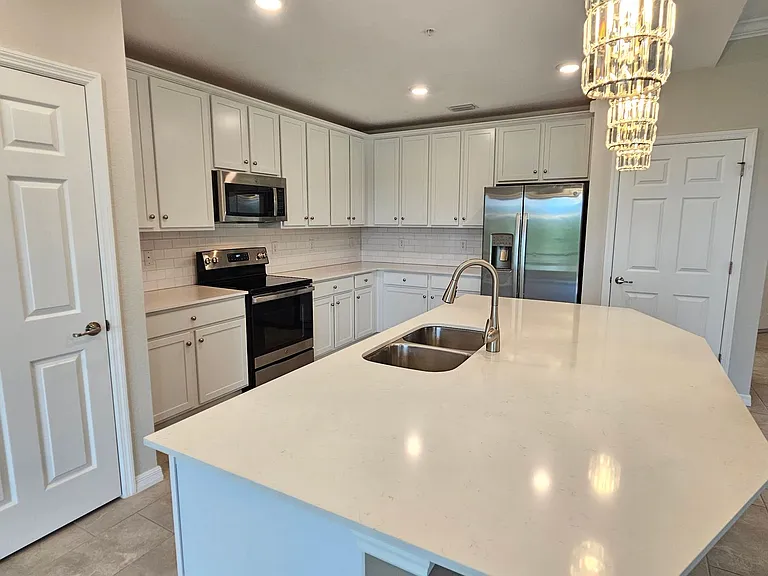 10027 Crooked Creek Dr #101 — Photo 20